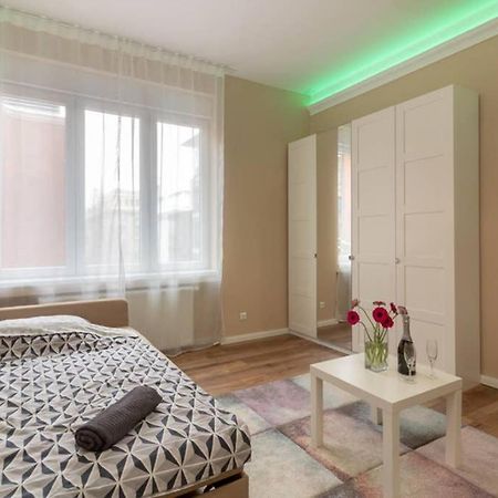 Nice And Cozy Apartment Next To The Parliament Budapest Luaran gambar