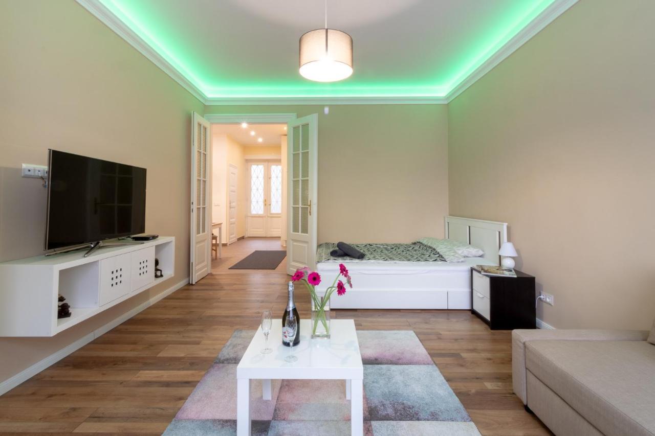 Nice And Cozy Apartment Next To The Parliament Budapest Luaran gambar