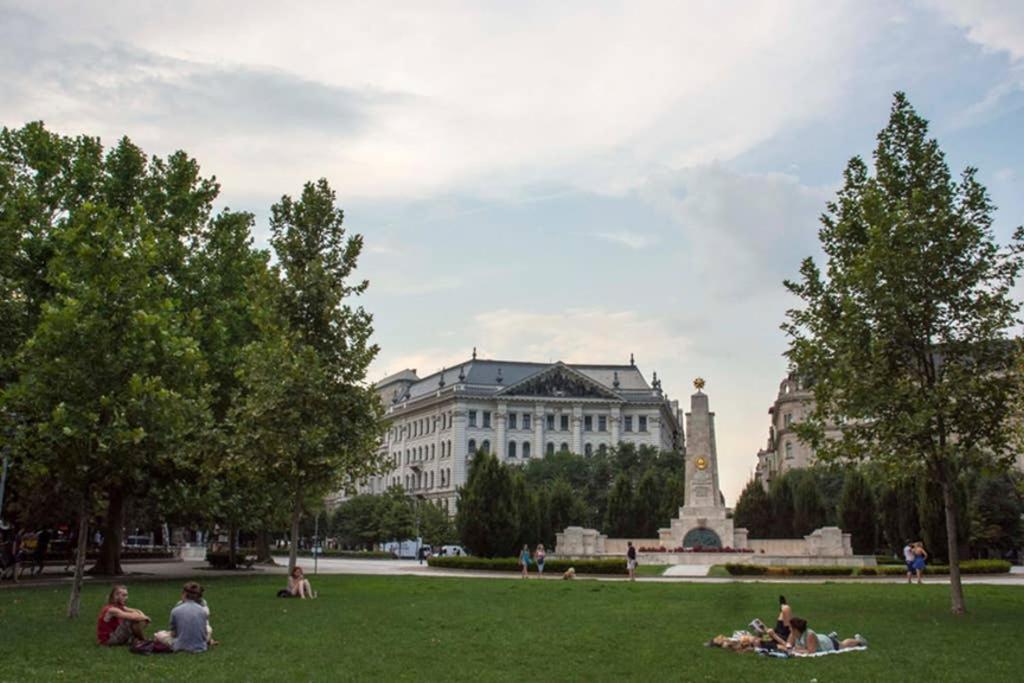 Nice And Cozy Apartment Next To The Parliament Budapest Luaran gambar