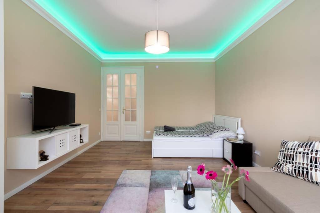 Nice And Cozy Apartment Next To The Parliament Budapest Luaran gambar